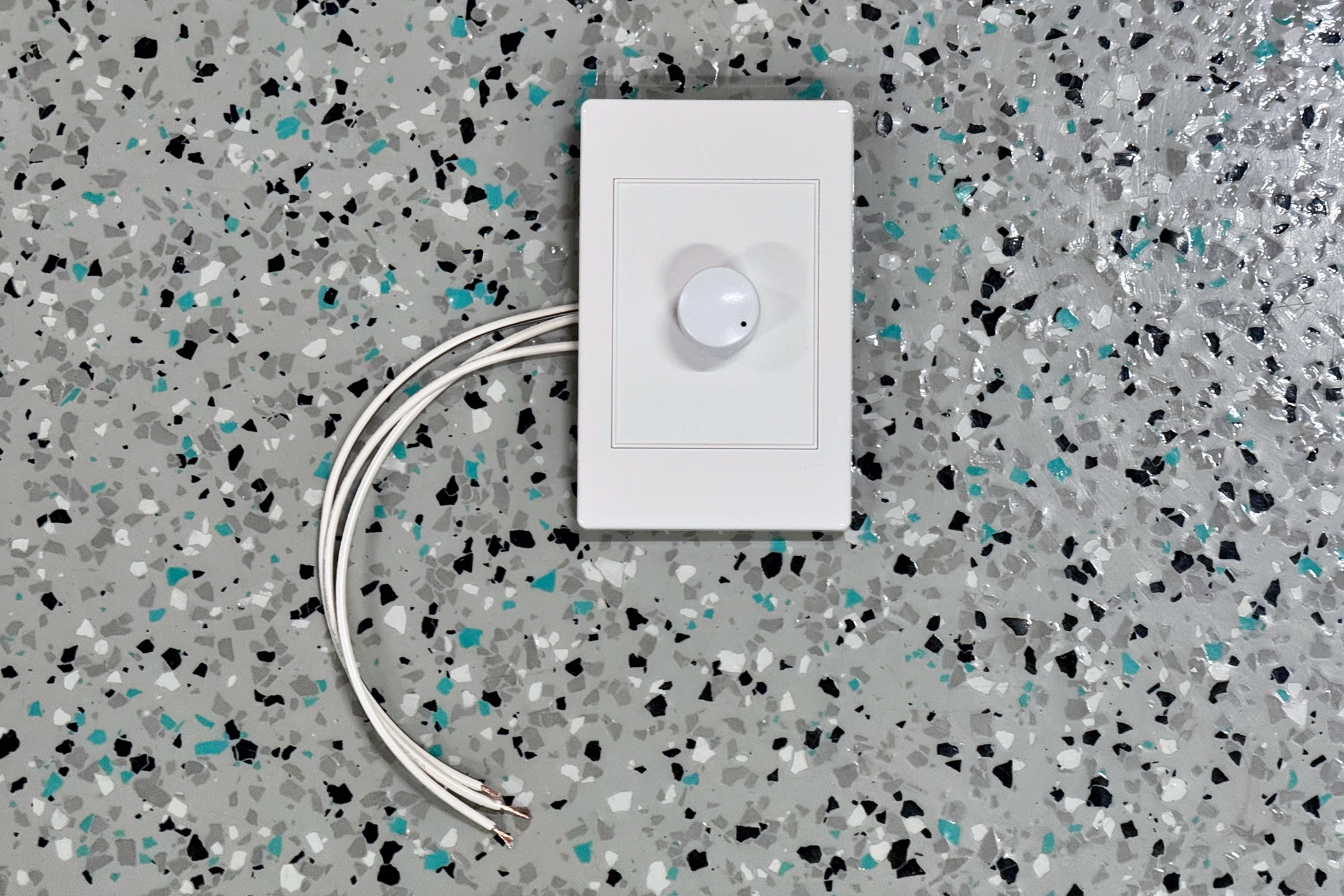 0-10V Speed Control Device (Potentiometer) Installed on a Blank Wall Plate